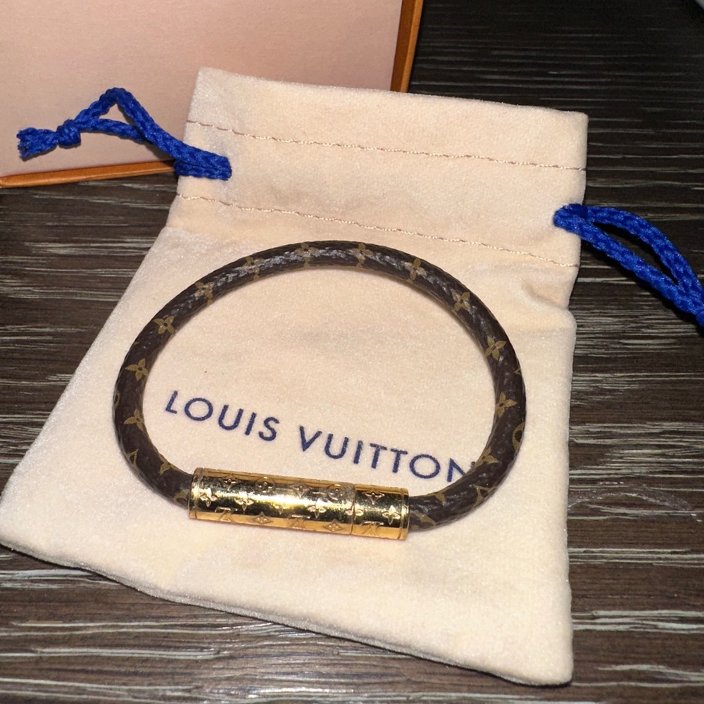 LOUIS VUITTON Monogram Confidential Bracelet 17